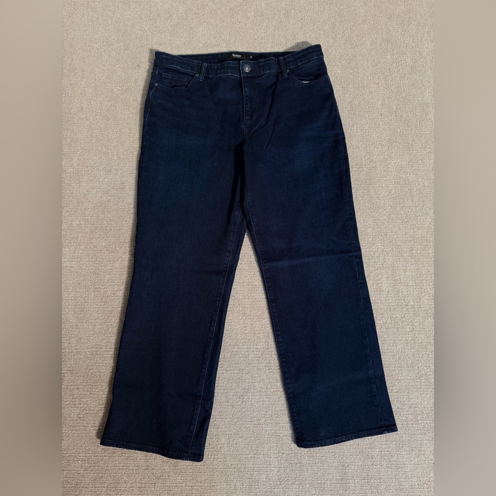 Hudson Women’s Dark Wash Mid-Rise Cropped Straight Ankle Jeans – Size 16 x 28” - Picture 5 of 9
